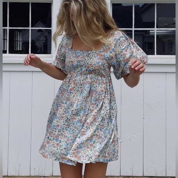 Mable Short Puff Sleeve Floral Babydoll Mini Dress Medium - Picture 1 of 6